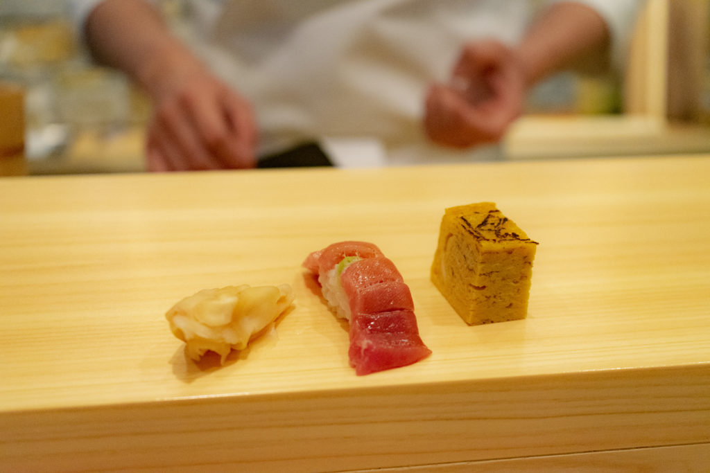 中トロ寿司と卵