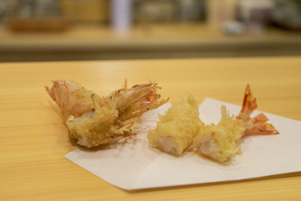 大将のおすすめ　海老の素揚げと天ぷら