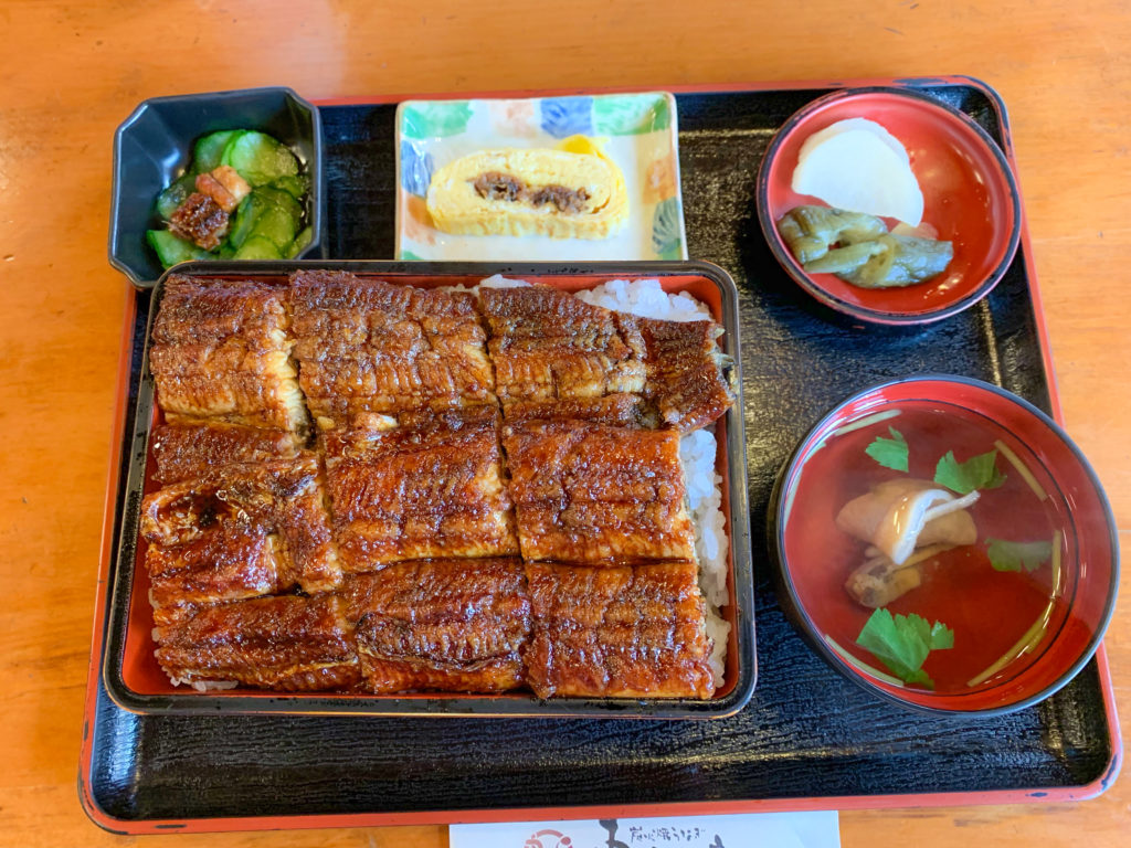 極上重にはうざく、う巻き、肝吸い付き。