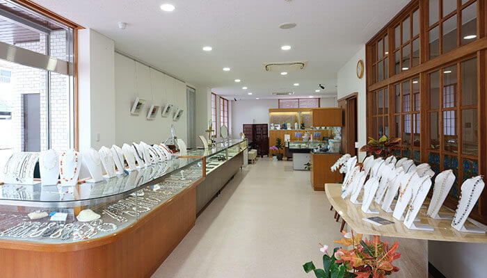 イワジン真珠店　内観